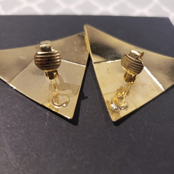 Vintage enamel clip on earrings - Picture 2 of 6